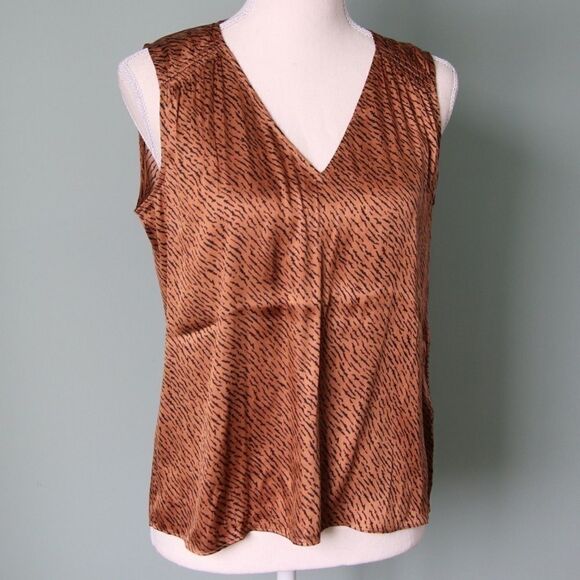 BANANA Republic Soft Satin V-Neck Tank Size XS - Picture 4 of 10